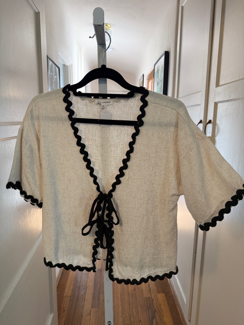 Blu Pepper Cream Short-Sleeve Cardigan with Black Trim